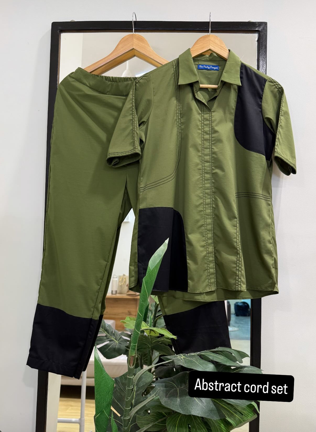 Abstract Green cord set
