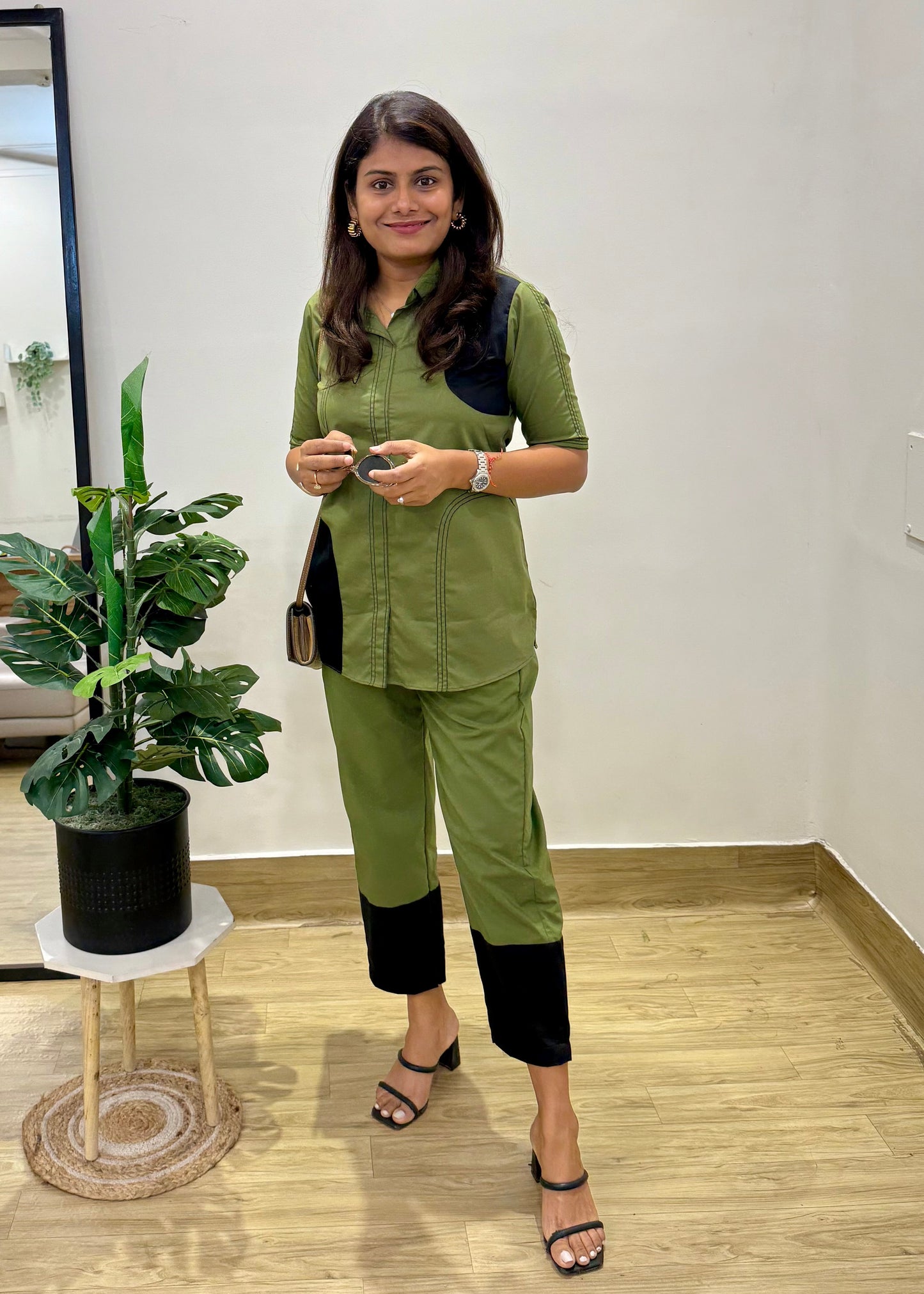 Abstract Green cord set